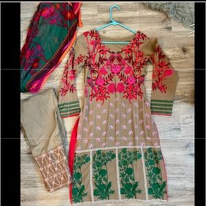 LIKE NEW - Embroidered Shalwar Kameez w/ Dupatta